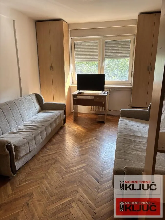 Izdavanje, garsonjera, 26m², Bulevar Oslobodjenja, Novi Sad Sve Podlokacije