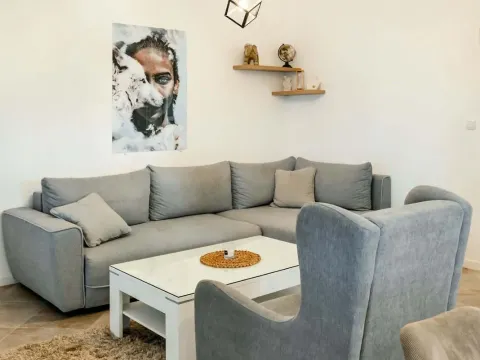 Izdavanje, trosoban stan, 120m², Mrčevac, Tivat - image 4