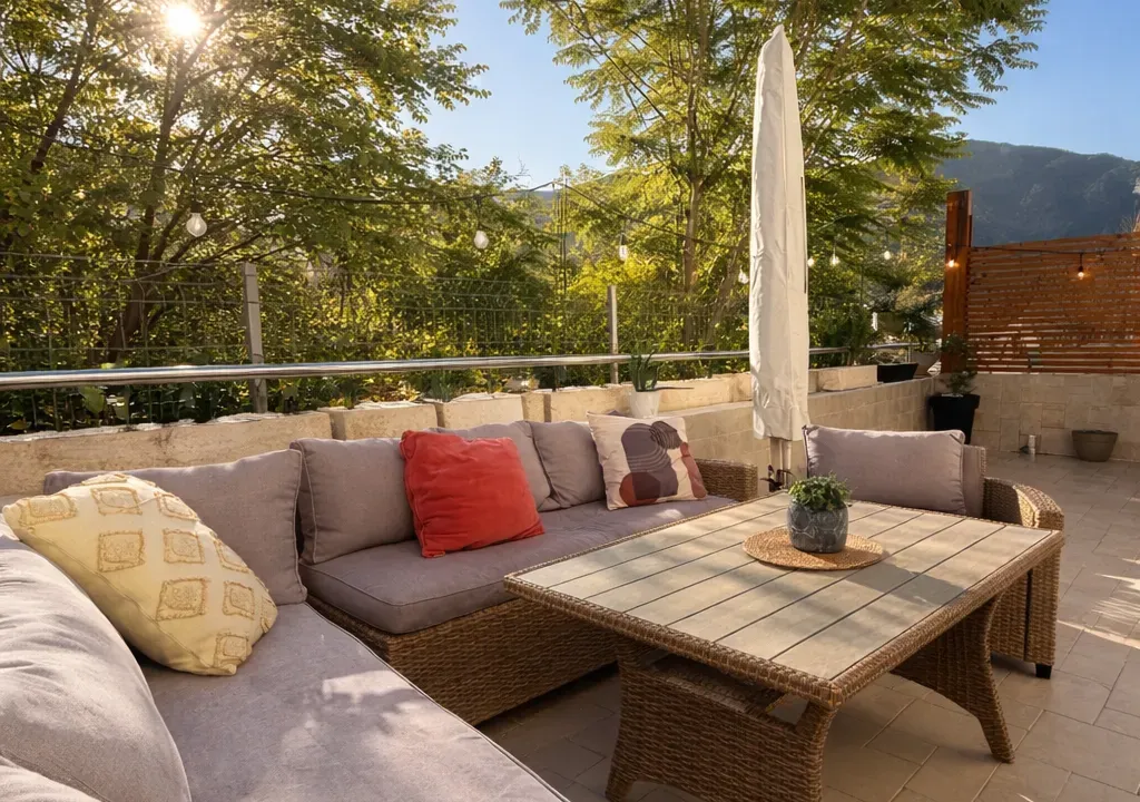 Rent, one bedroom apartment, 74m², Dobrota, Kotor