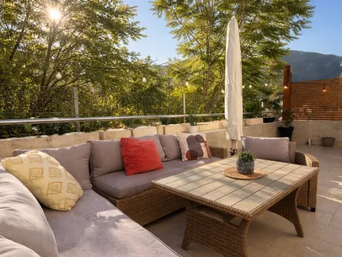 Rent, one bedroom apartment, 74m², Dobrota, Kotor - image 1