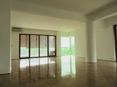 Prodaja, trosoban stan, 138m², Preko Morače, Podgorica - image 10