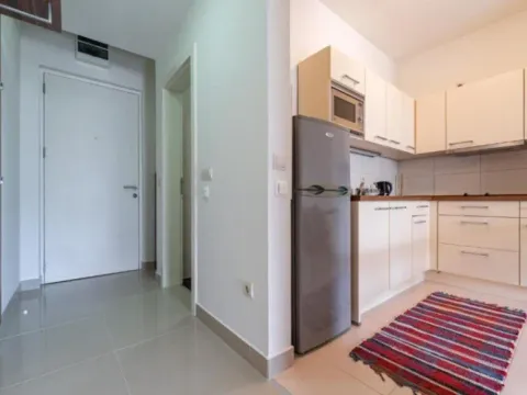 Izdavanje, garsonjera, 34m², Kotor, Crna Gora - image 5