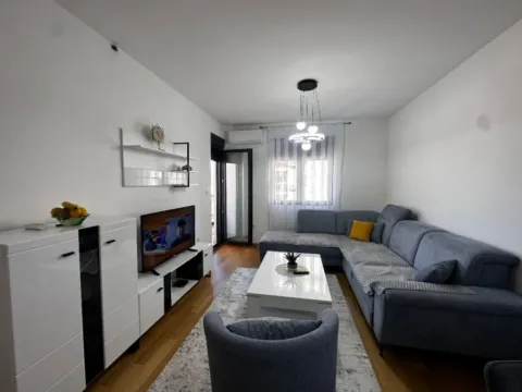 Izdavanje, jednosoban stan, 47m², City Kvart, Podgorica