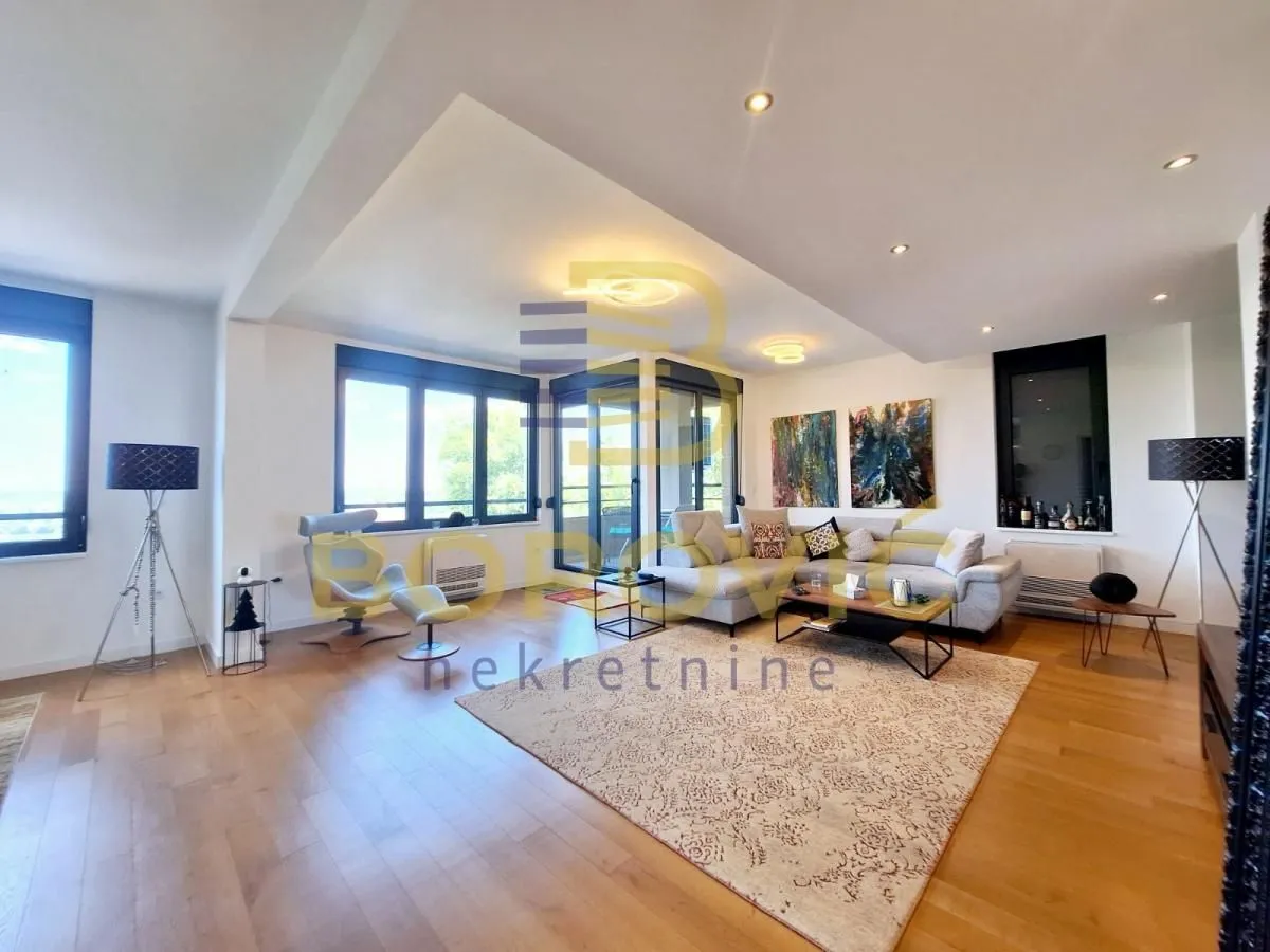 Prodaja, četvorosoban stan, 106m², Zemun Sve Podlokacije, Beograd