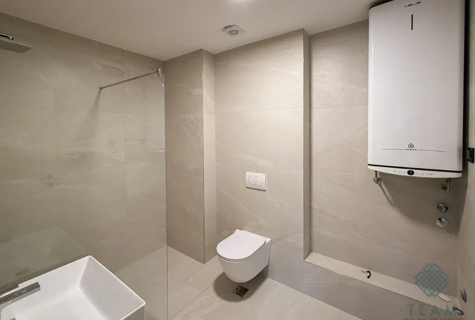 Izdavanje, trosoban stan, 163m², Preko Morače, Podgorica