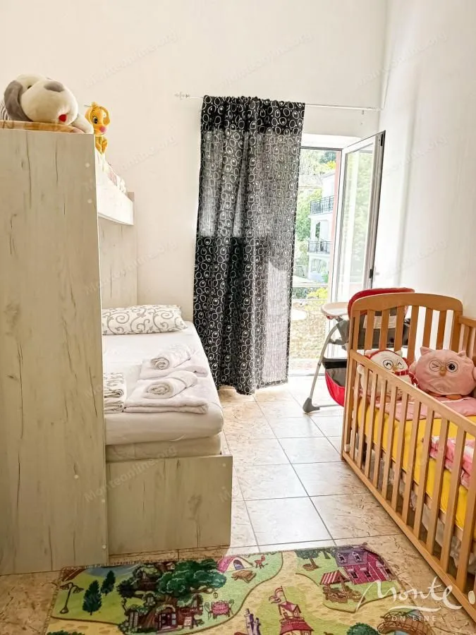 Prodaja, dvosoban stan, 60m², Škaljari, Kotor