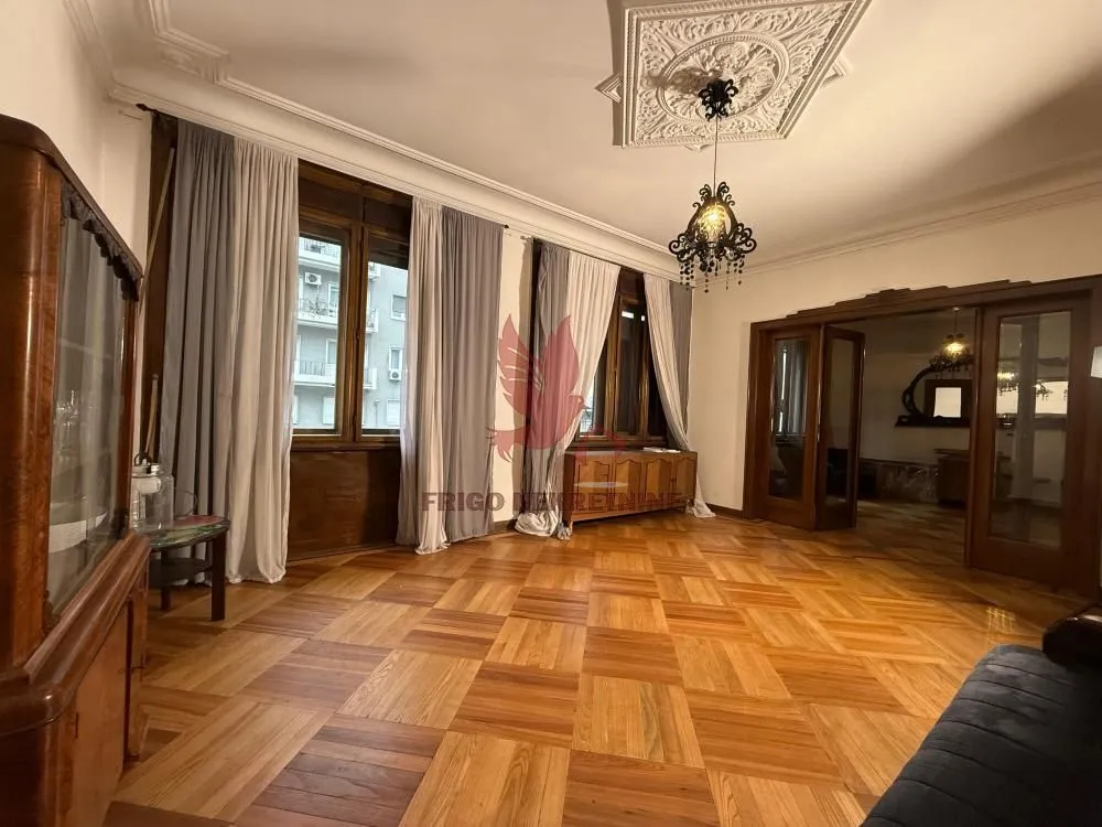 Prodaja, četvorosoban stan, 100m², Savski Venac, Beograd