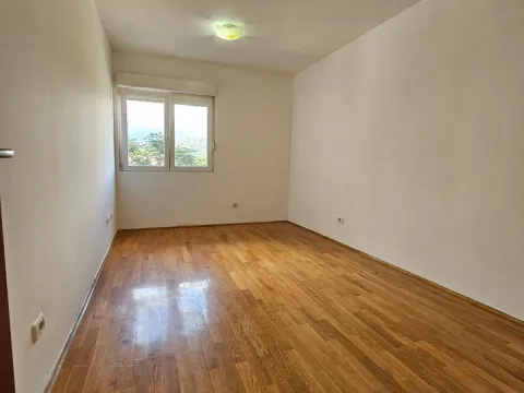 Prodaja, jednosoban stan, 45m², Stari Aerodrom, Podgorica - image 7