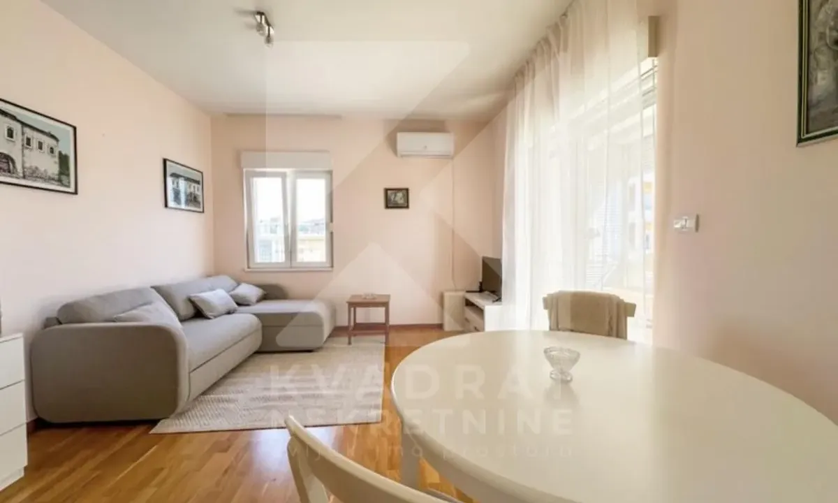 Izdavanje, jednosoban stan, 50m², City Kvart, Podgorica