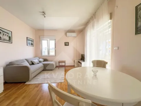 Rent, one bedroom apartment, 50m², City Kvart, Podgorica - image 1
