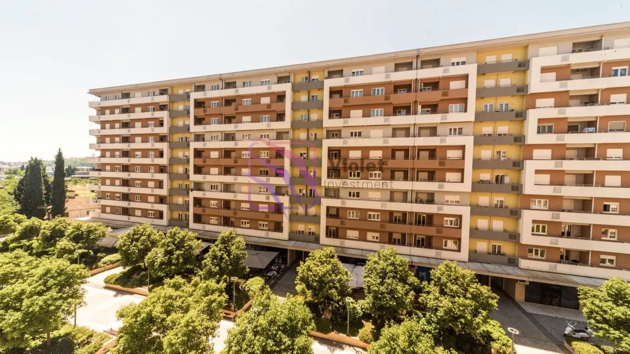 Izdavanje, dvosoban stan, 70m², Central Point, Podgorica