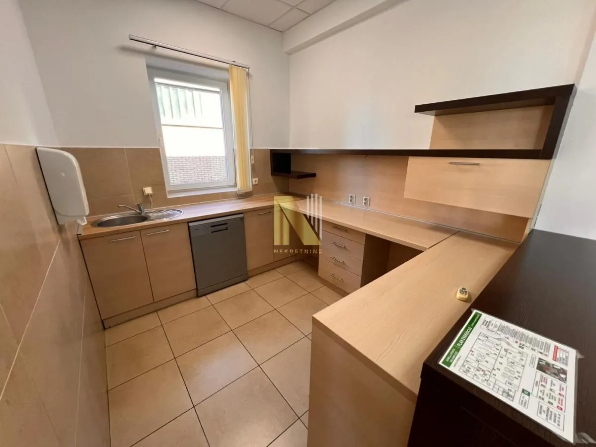 Rent, office space, 780m², Novo naselje, Novi Sad