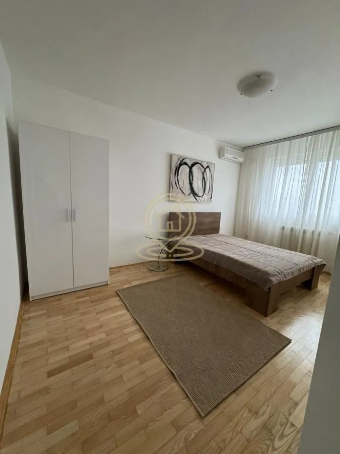 Izdavanje, trosoban stan, 120m², Savski Venac, Beograd