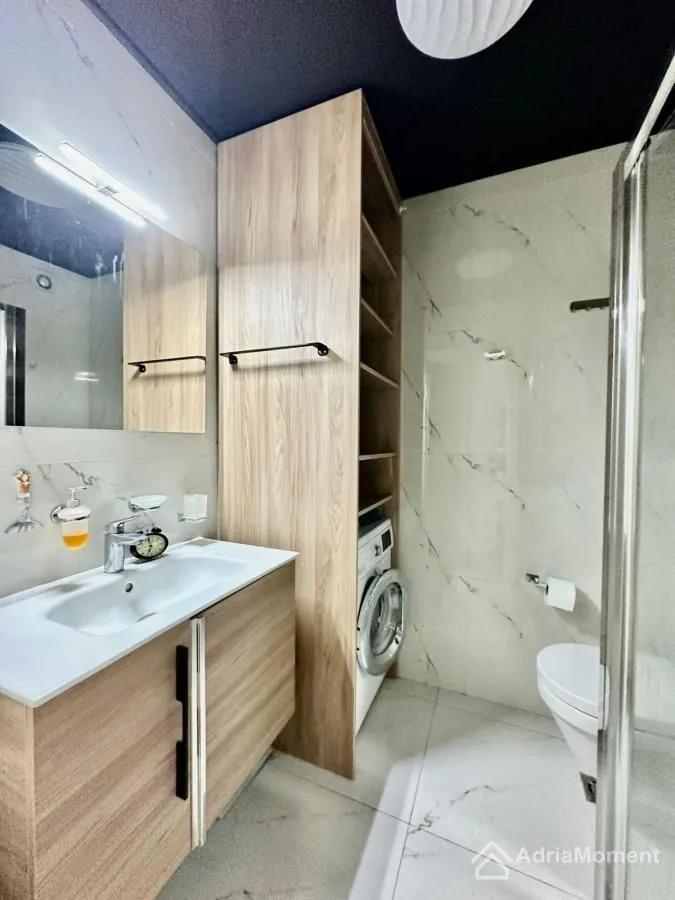 Prodaja, dvosoban stan, 68m², Centar, Tivat