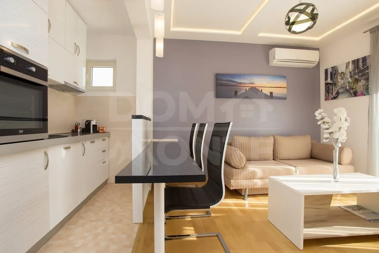 Rent, one bedroom apartment, 45m², Dobrota, Kotor