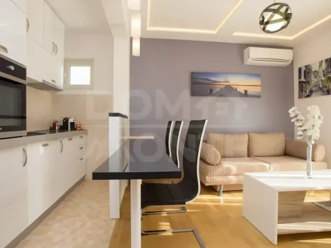 Rent, one bedroom apartment, 45m², Dobrota, Kotor - image 7
