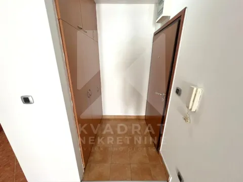 Rent, office space, 44m², Vezirov Most, Podgorica - image 6