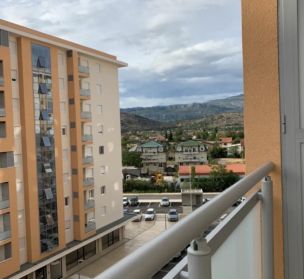 Izdavanje, jednosoban stan, 45m², City Kej, Podgorica