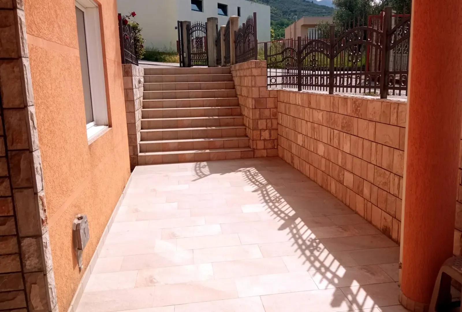 Sale, house, 375m², Bar, Crna Gora