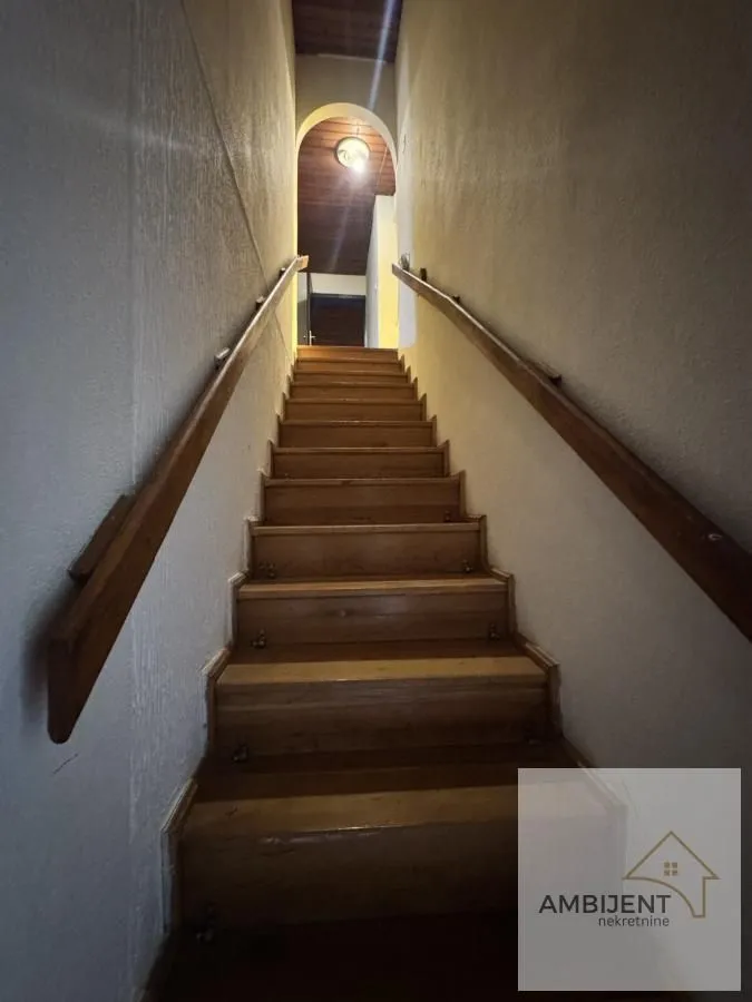 Prodaja, kuća, 203m², Novi Banovci, Stara Pazova