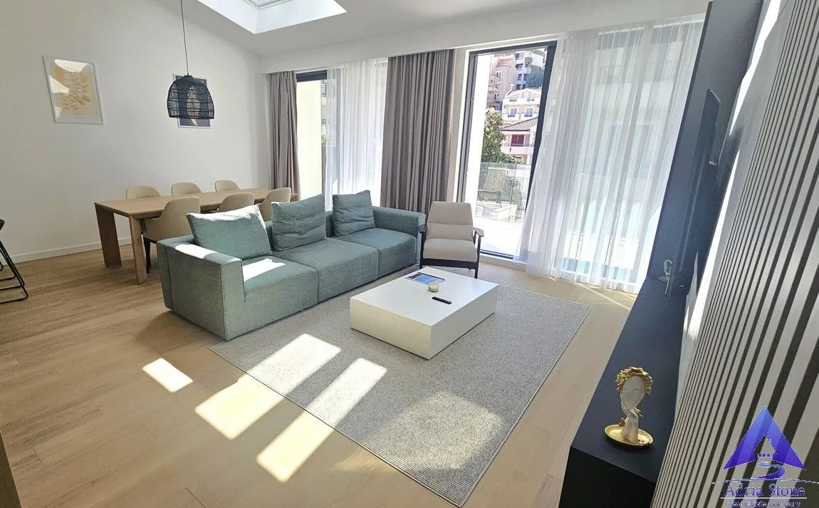 Prodaja, dvosoban stan, 106m², Centar, Budva