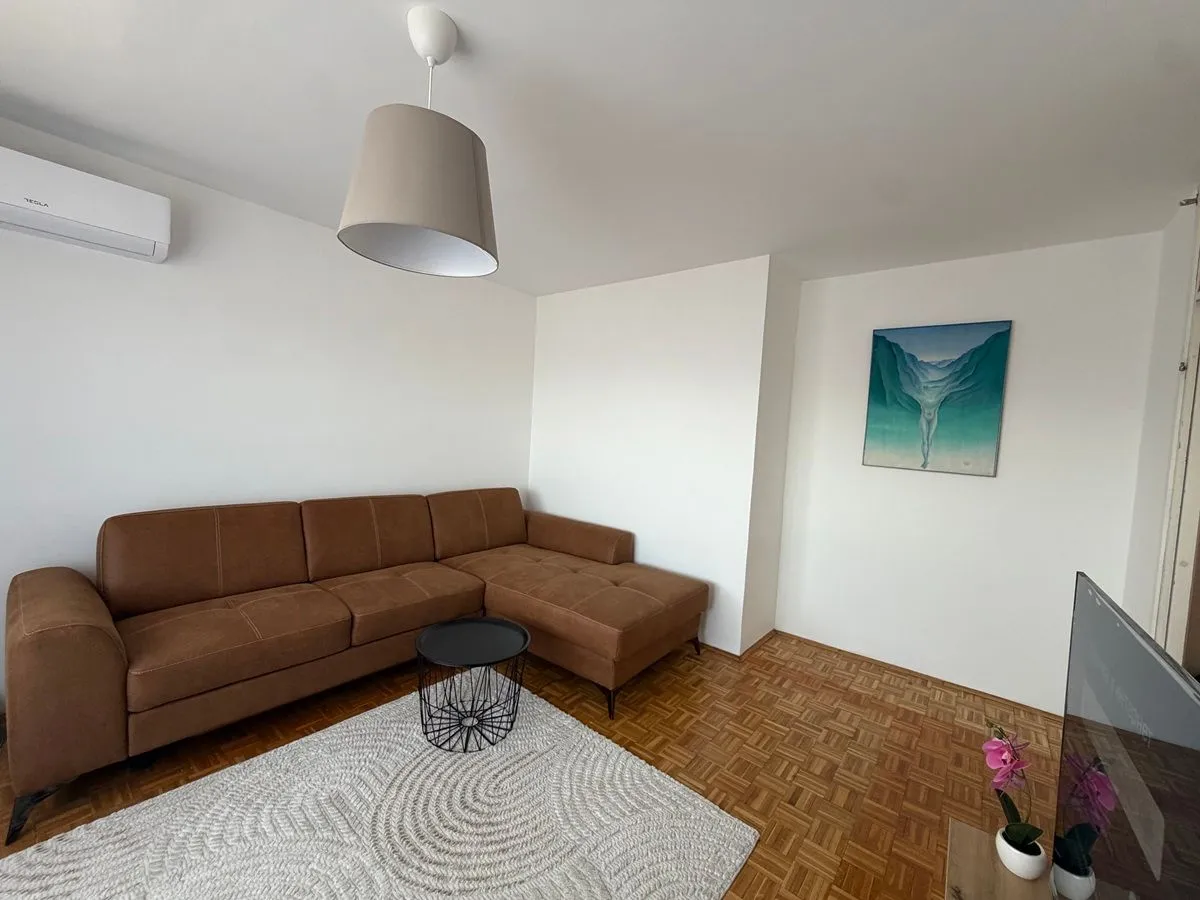 Izdavanje, dvosoban stan, 60m², Palilula Sve Podlokacije, Beograd