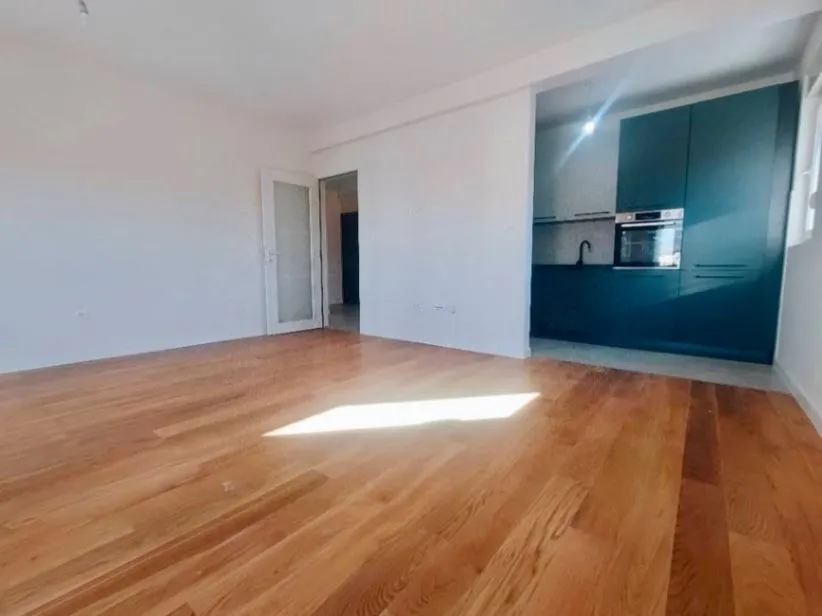 Izdavanje, dvosoban stan, 75m², Central Point, Podgorica