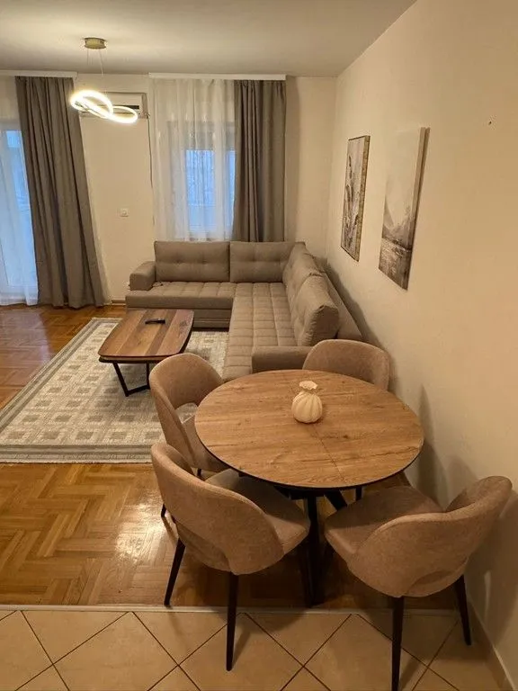 Izdavanje, jednosoban stan, 54m², Vezirov Most, Podgorica