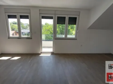 Prodaja, četvorosoban stan, 78m², Sremska Kamenica, Petrovaradin