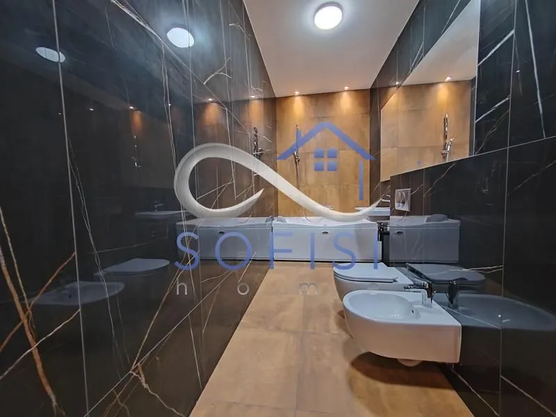 Prodaja, četvorosoban stan, 240m², Adamovićevo Naselje, Novi Sad Sve Podlokacije