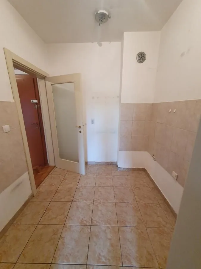 Izdavanje, dvosoban stan, 48m², Cara Dušana, Novi Sad Sve Podlokacije