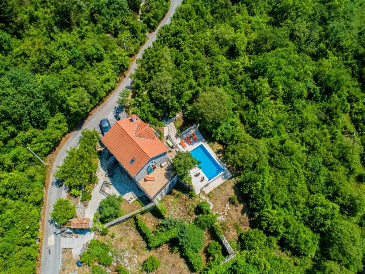 Prodaja, kuća, 150m², Milovići, Tivat