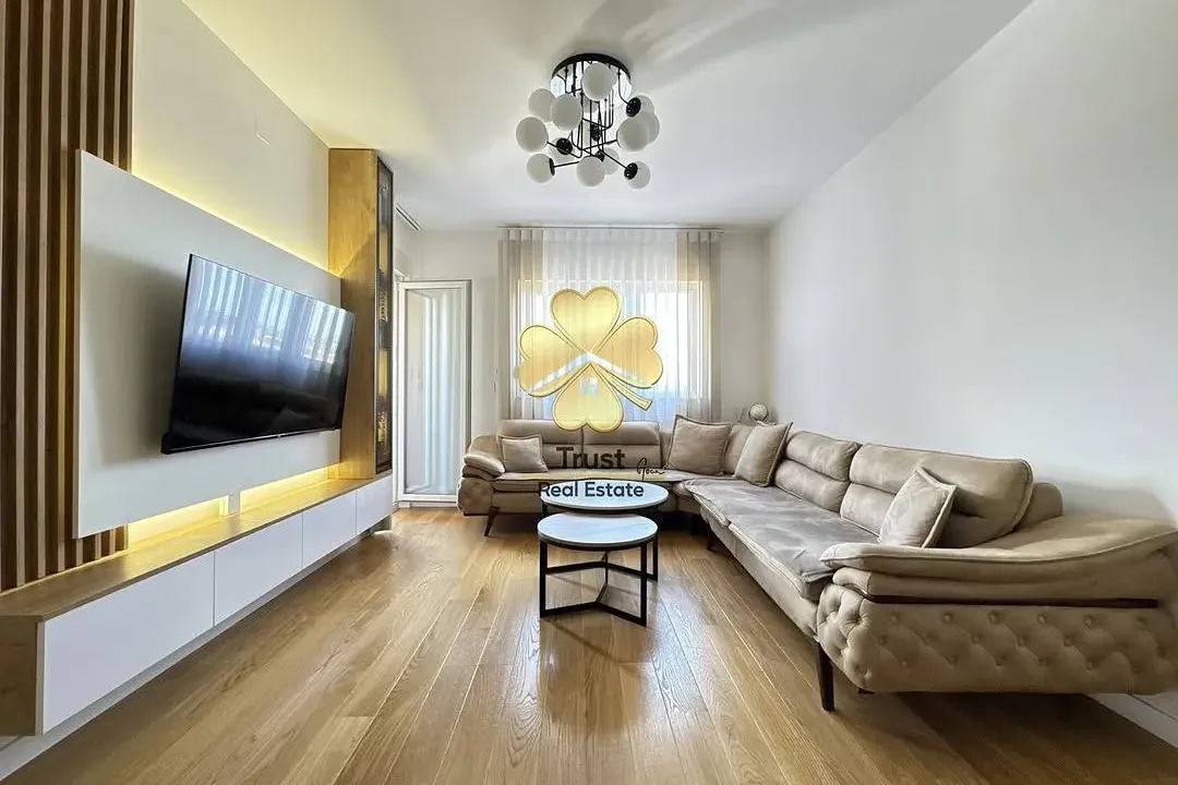 Izdavanje, dvosoban stan, 75m², Central Point, Podgorica