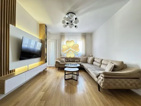 Izdavanje, dvosoban stan, 75m2, Central Point, Podgorica Izdavanje, dvosoban stan, 75m2, Central Point, Podgorica