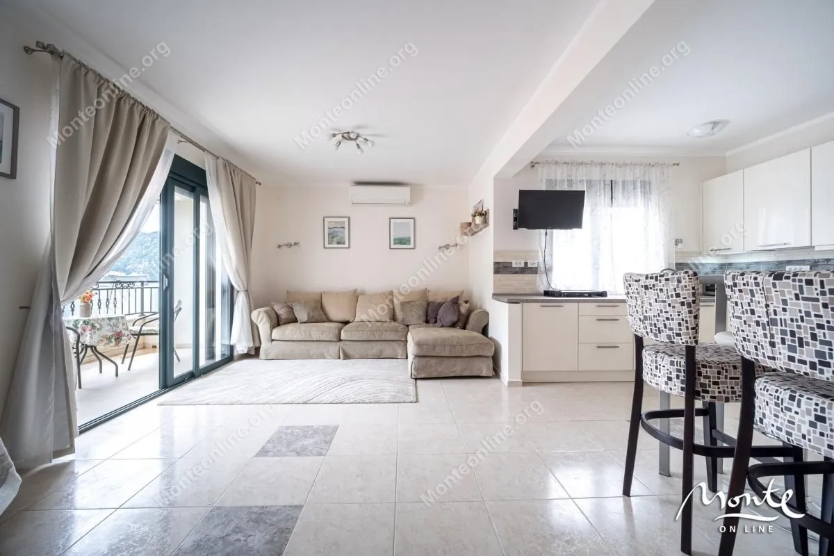 Prodaja, dvosoban stan, 109m², Dobrota, Kotor