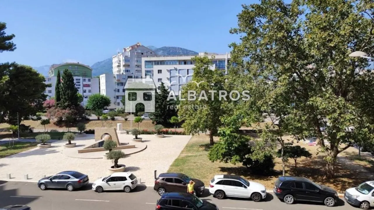 Izdavanje, jednosoban stan, 45m², Centar, Bar