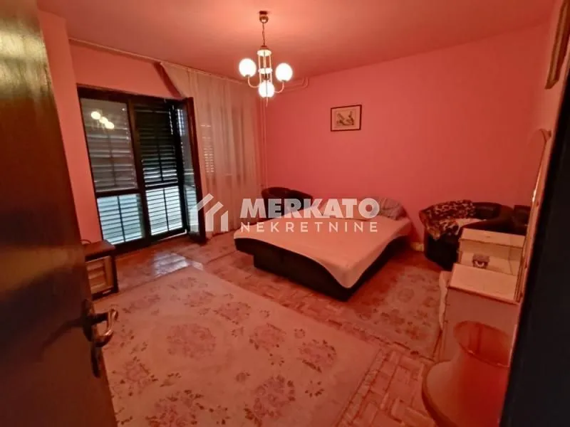 Prodaja, kuća, 390m², Gradnulica, Zrenjanin