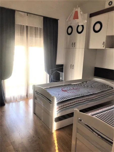 Rent, house, 400m², Blok 9, Podgorica