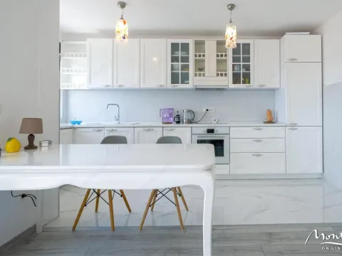 Prodaja, trosoban stan, 116m², Tivat, Crna Gora - image 2