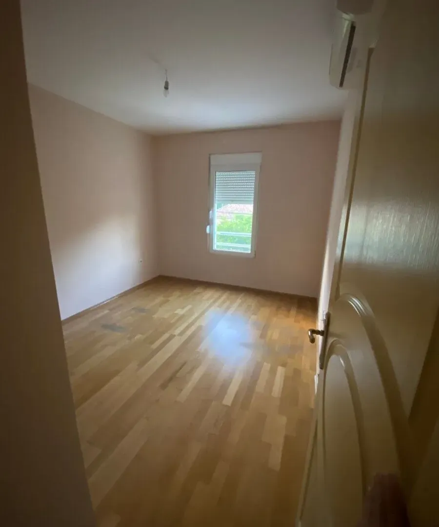 Izdavanje, dvosoban stan, 69m², Ljubović, Podgorica