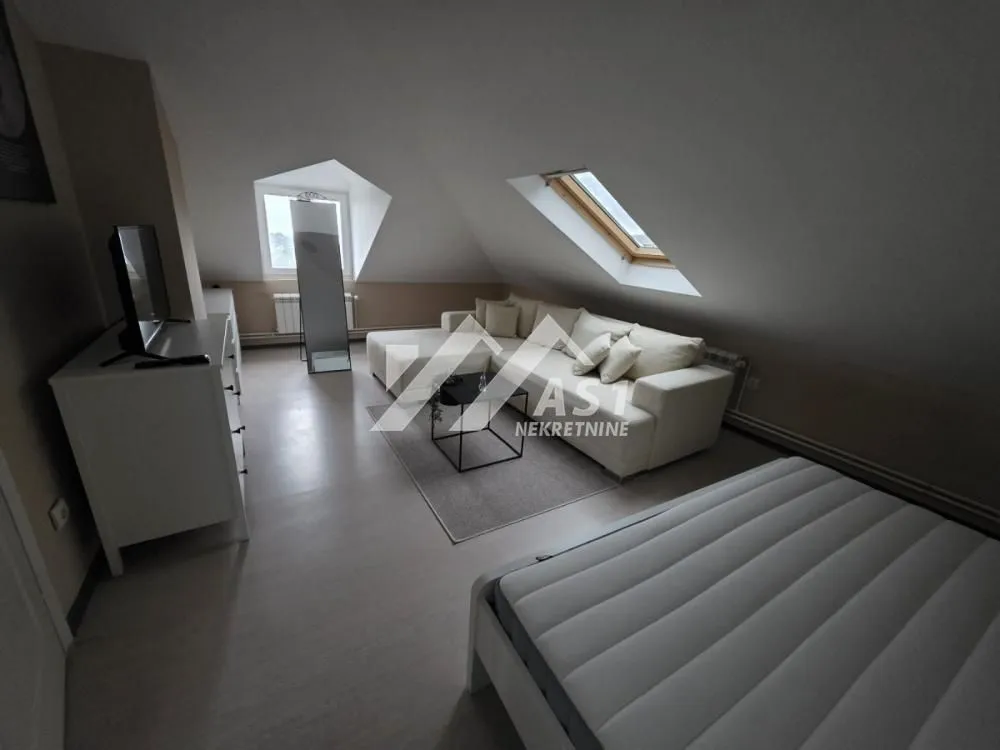 Izdavanje, kuća, 300m², Petrovaradin, Novi Sad