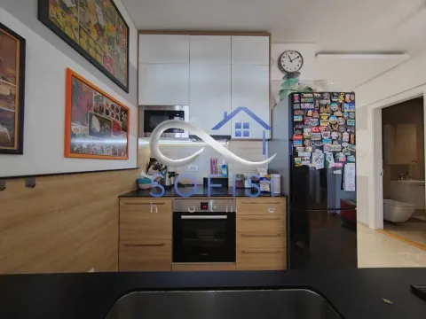 Izdavanje, četvorosoban stan, 147m², Centar, Novi Sad - image 8