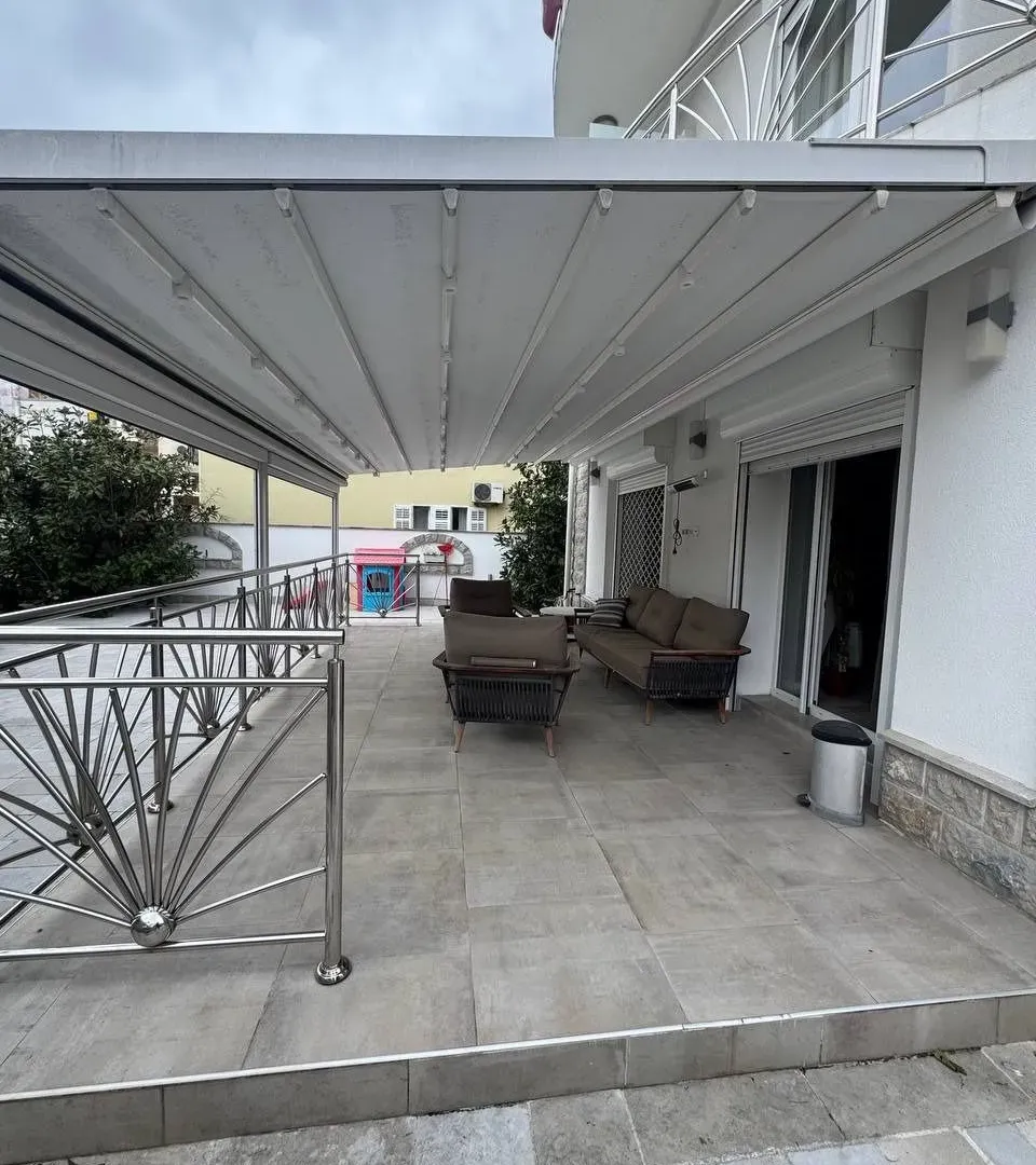 Izdavanje, dvosoban stan, 75m², Centar, Tivat