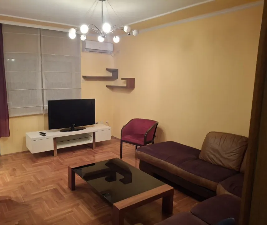 Izdavanje, trosoban stan, 73m², Stari Aerodrom, Podgorica