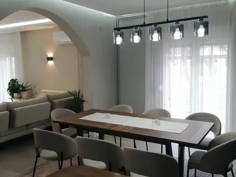 Prodaja, kuća, 350m², Vranići, Podgorica - image 12