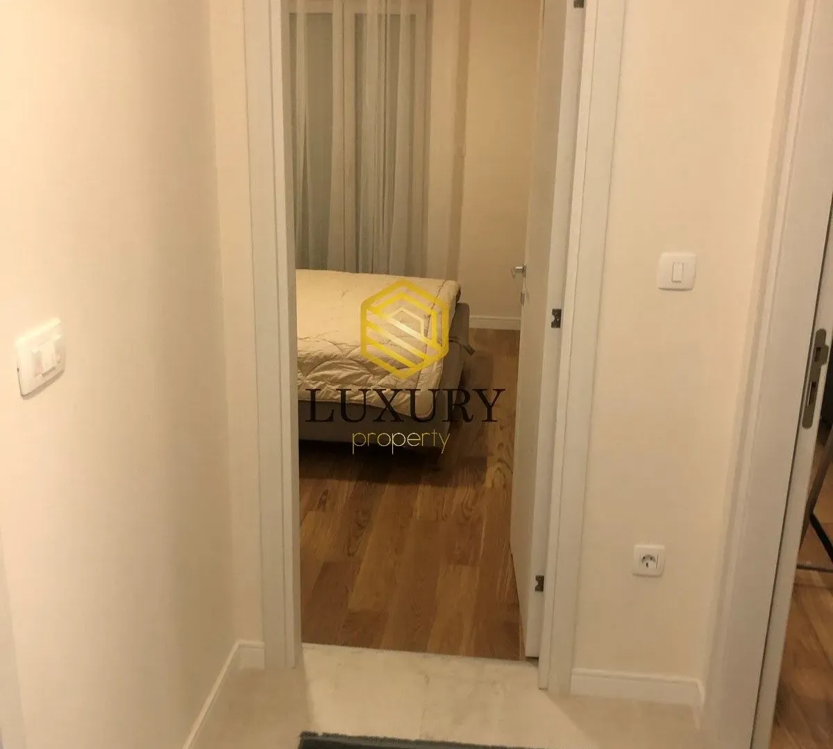 Izdavanje, jednosoban stan, 47m², Central Point, Podgorica