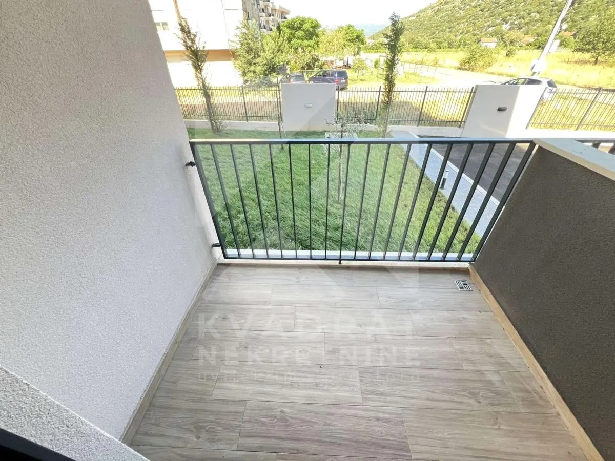 Izdavanje, dvosoban stan, 61m², Tološi, Podgorica