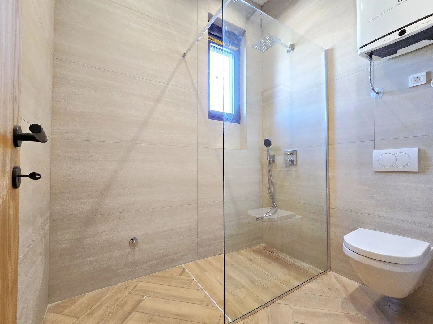 Rent, house, 434m², Farmaci, Podgorica