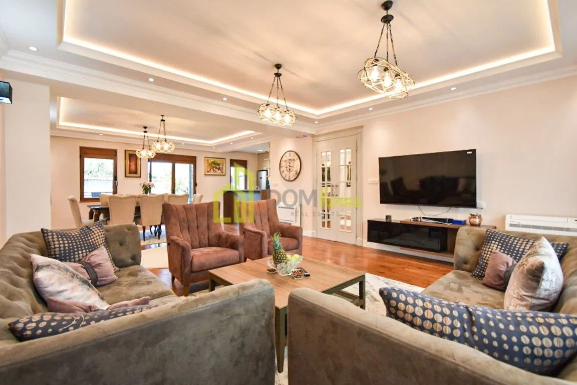 Rent, house, 280m², Stara Varoš, Podgorica