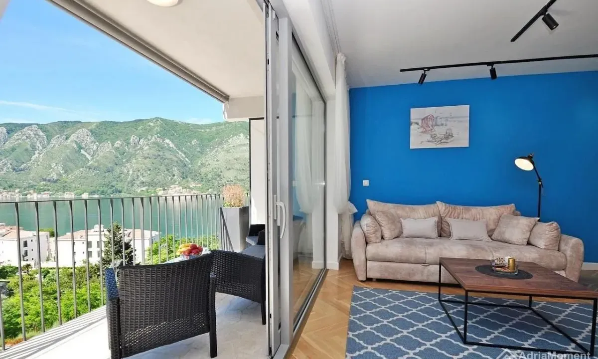 Prodaja, jednosoban stan, 52m², Dobrota, Kotor